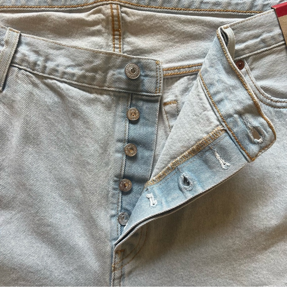 Levi's Blue Relaxed Jeans with Distressed Details - Picture 4 of 7